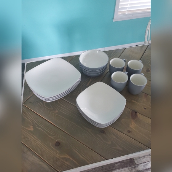 Noritake Dinnerware Set - Picture 2 of 8